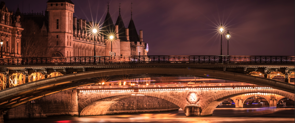 Pont de Paris dans la nuit
